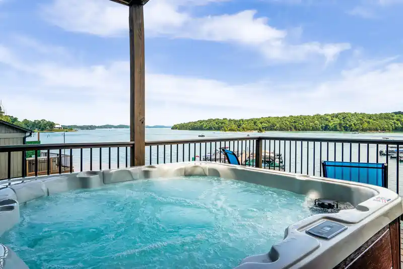 Hot tub at Smoky Mountain Lakeside Resort and Marina